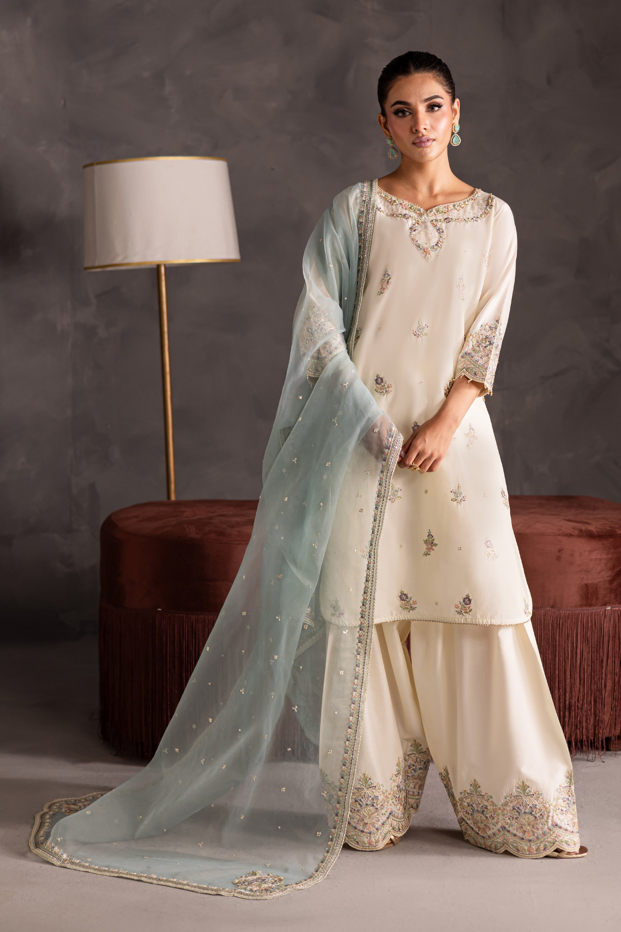 Creamy – Embroidered Lawn 3 Piece Suit