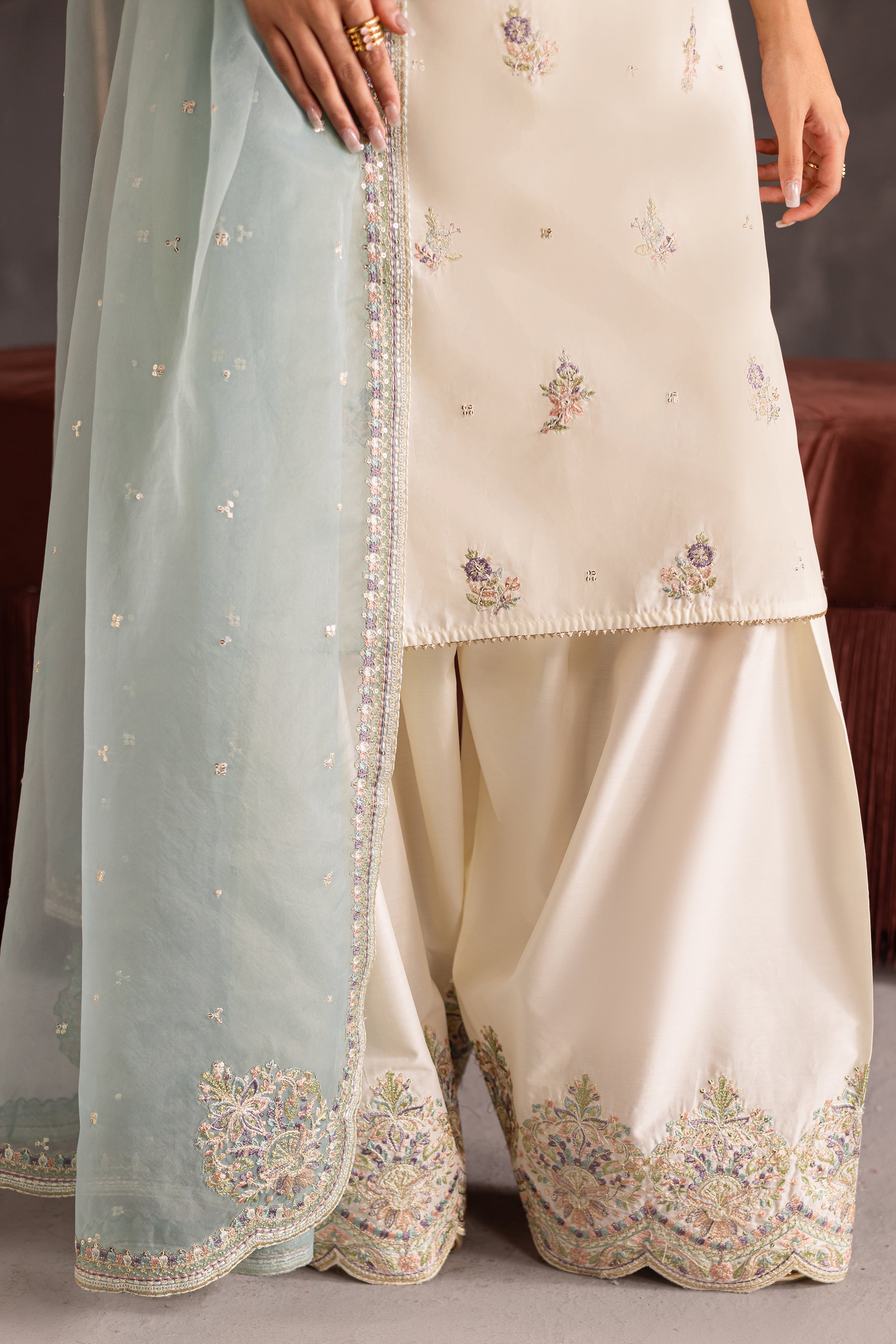 Creamy – Embroidered Lawn 3 Piece Suit