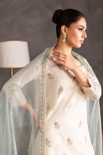 Creamy – Embroidered Lawn 3 Piece Suit