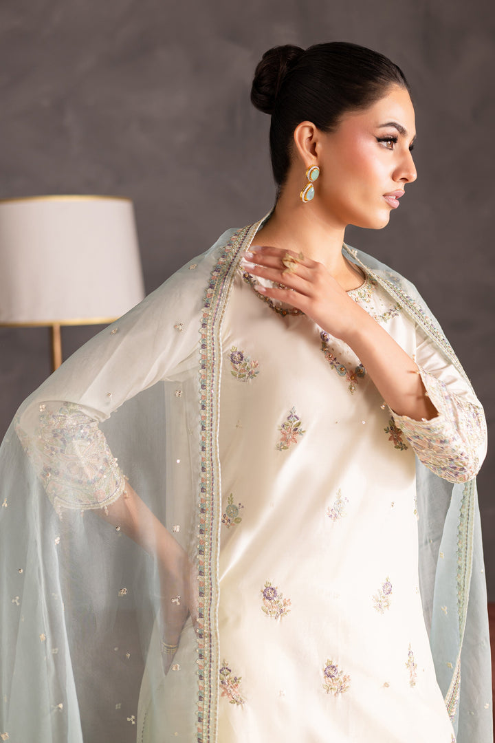 Creamy – Embroidered Lawn 3 Piece Suit