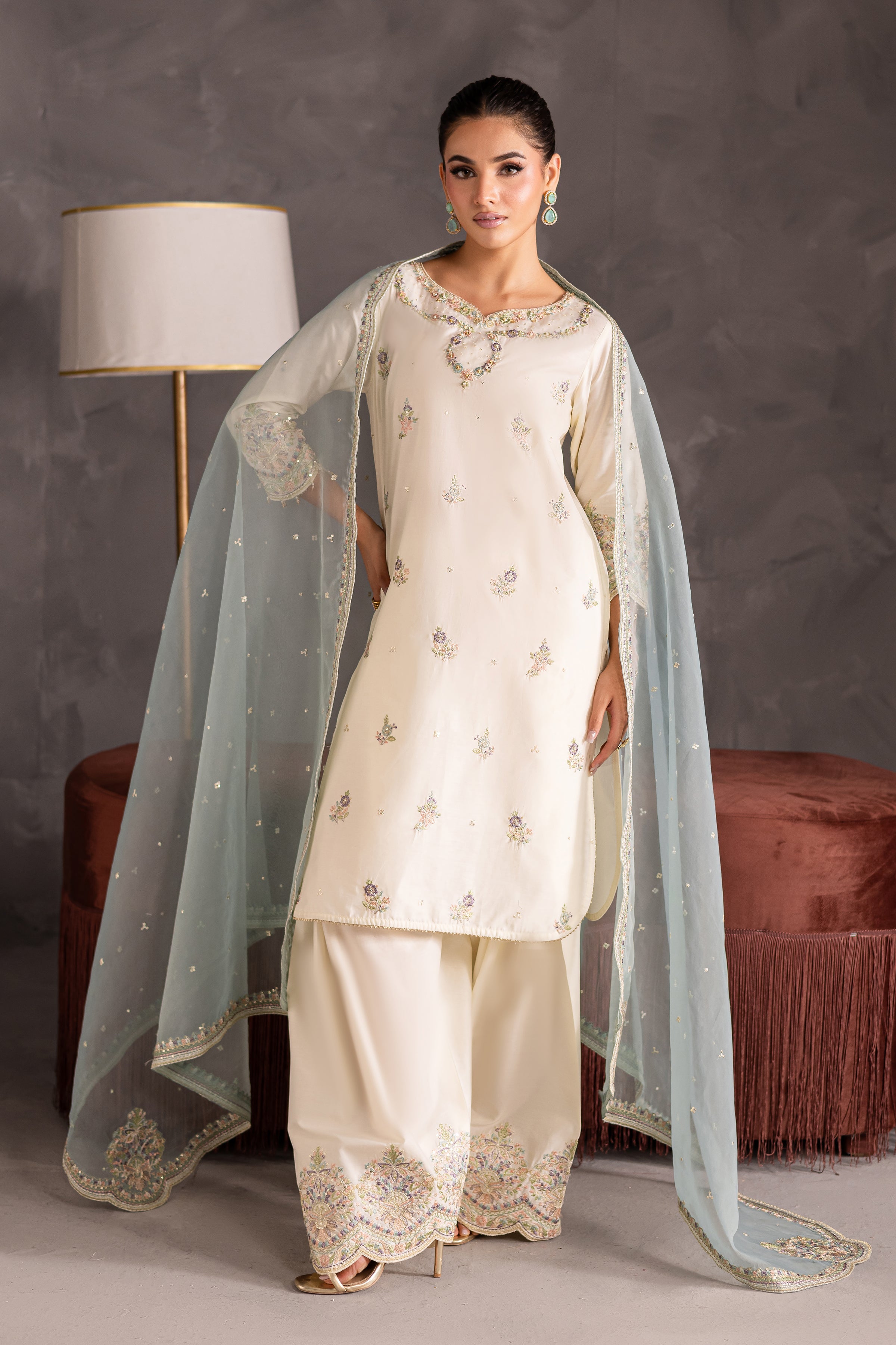 Creamy – Embroidered Lawn 3 Piece Suit