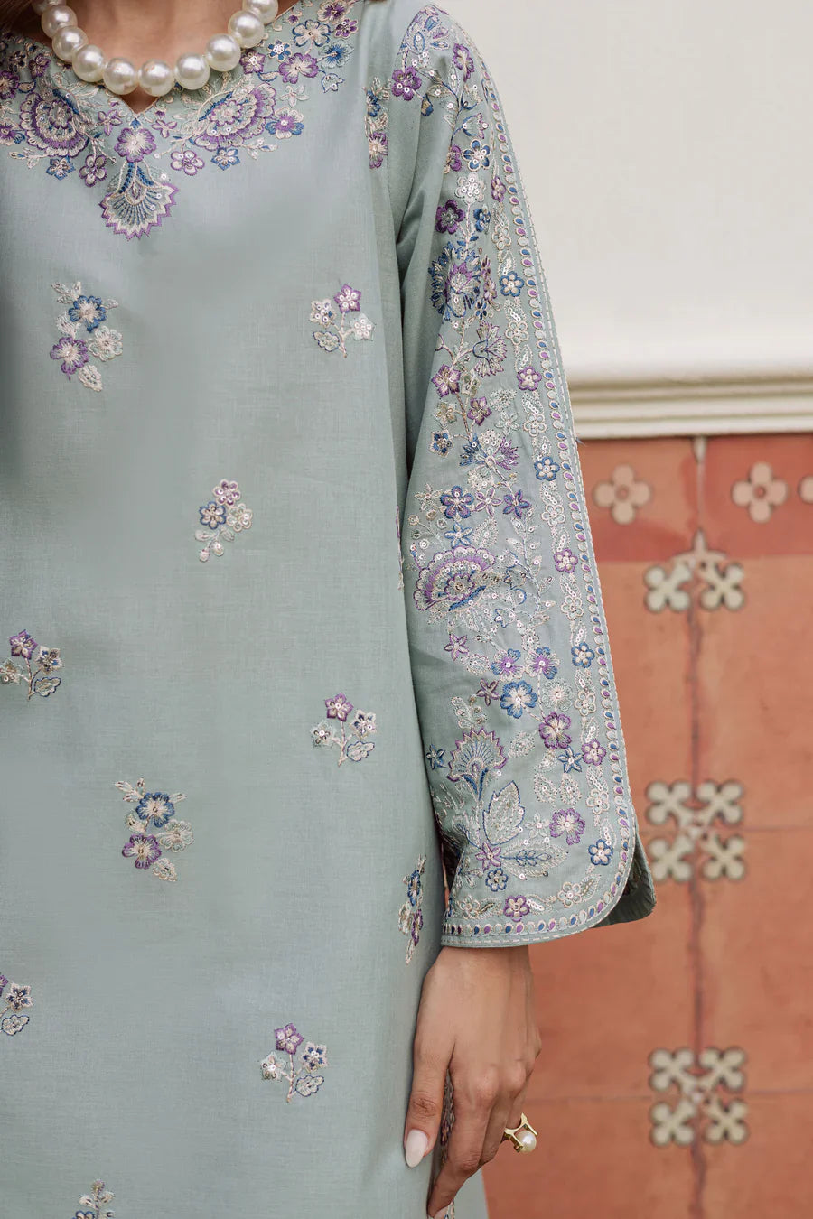 Basil – Embroidered Lawn 3 Piece Suit