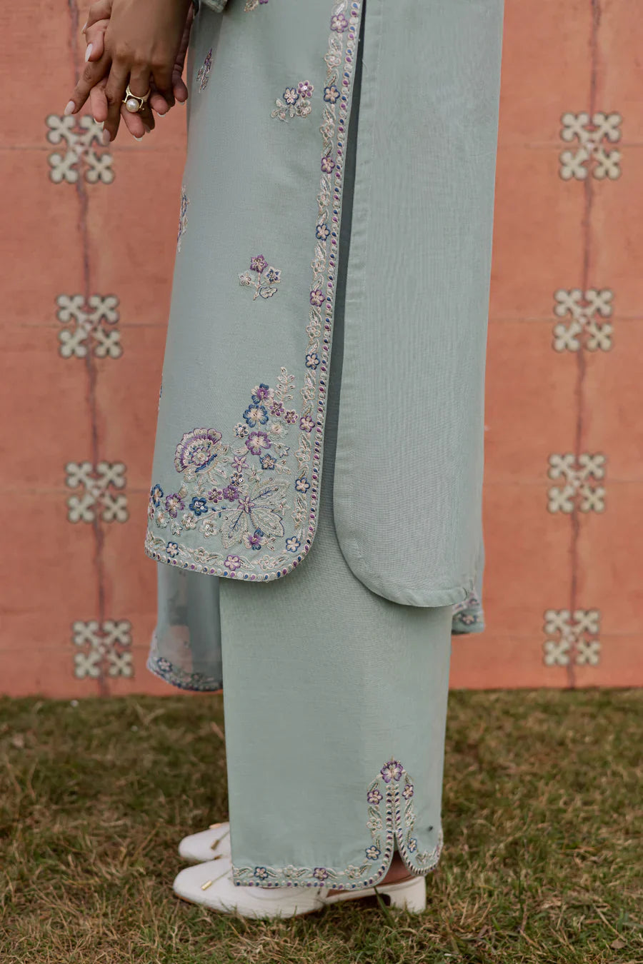 Basil – Embroidered Lawn 3 Piece Suit