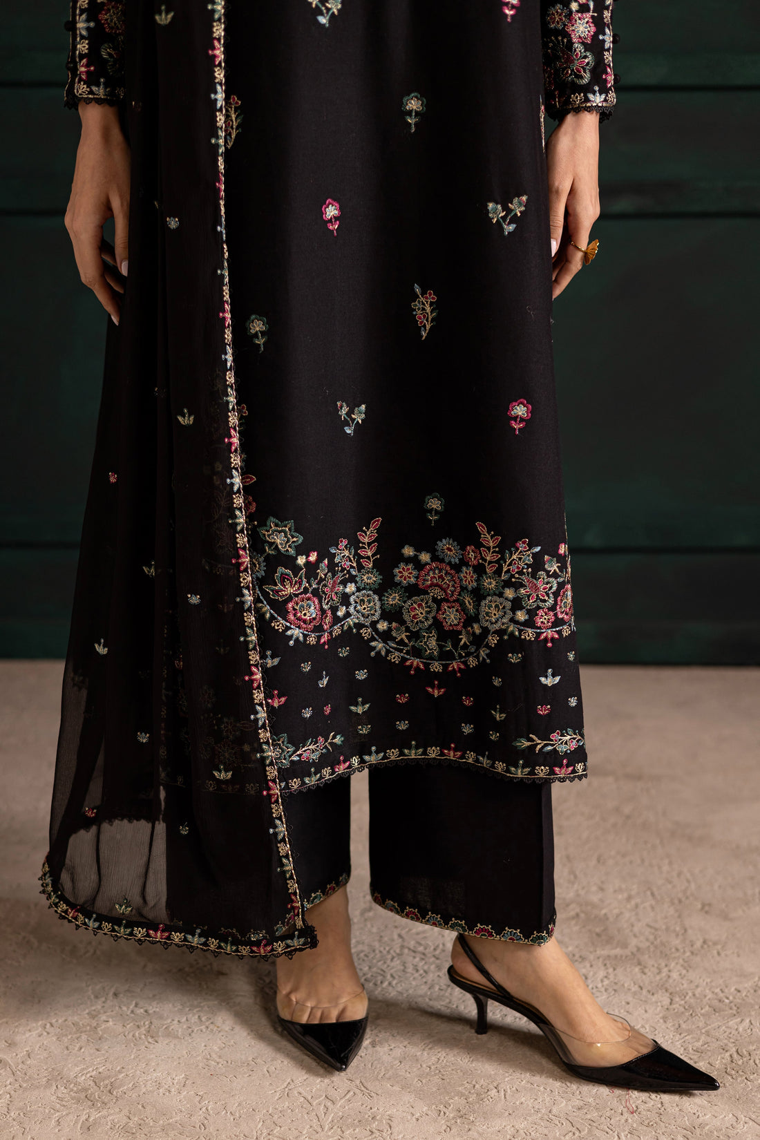 Night Flower – Embroidered Lawn 3 Piece Suit