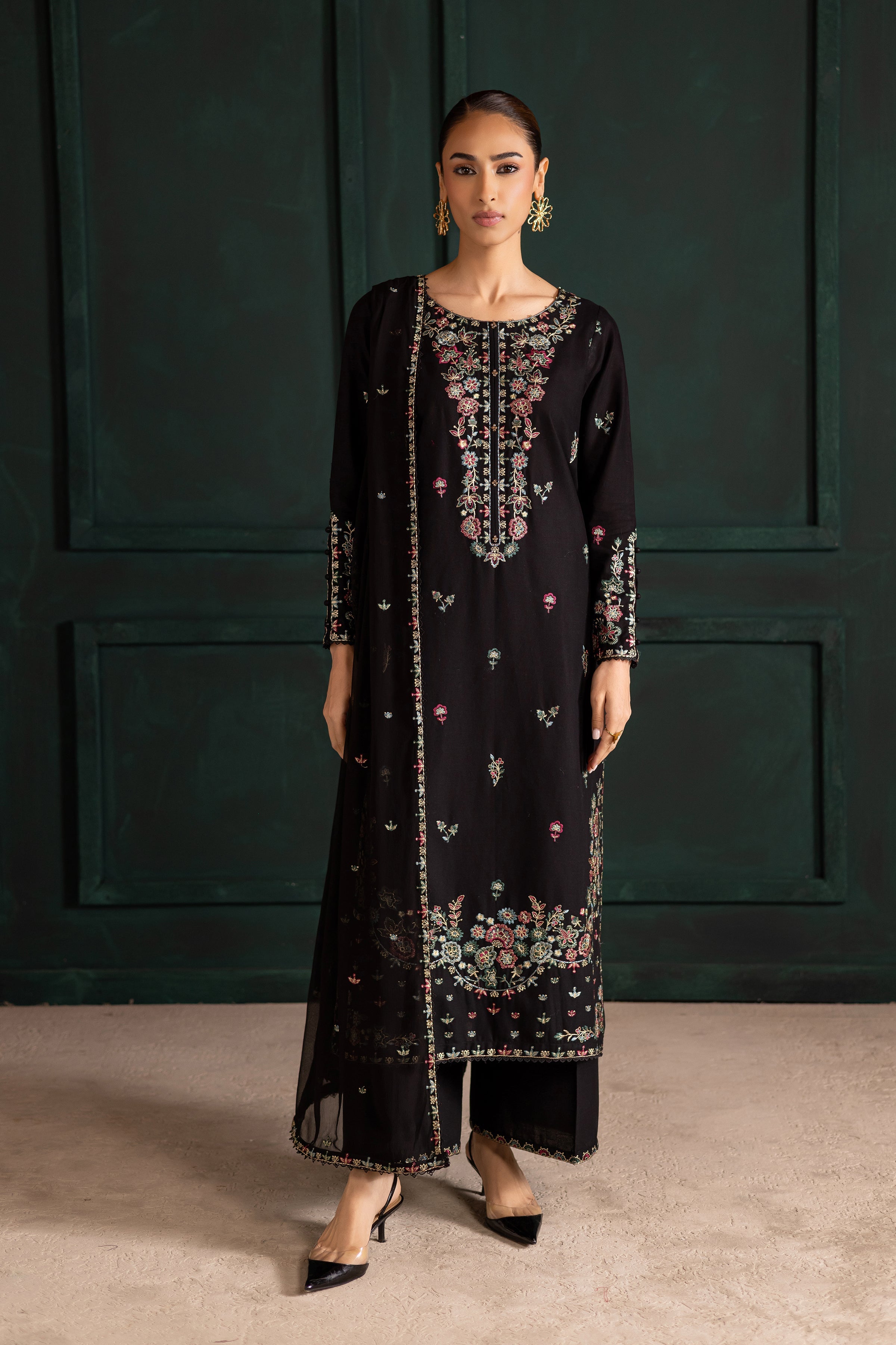 Night Flower – Embroidered Lawn 3 Piece Suit