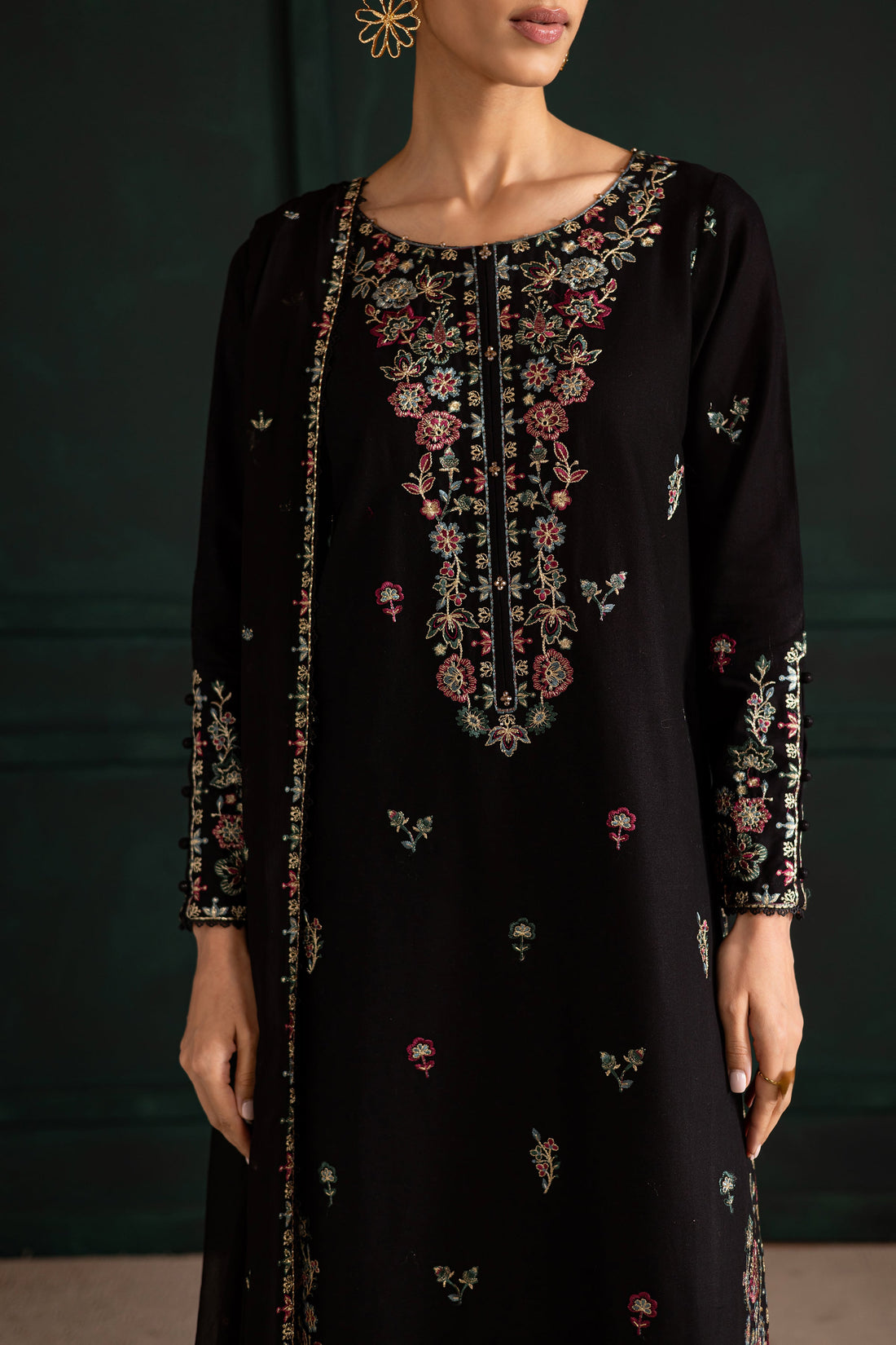 Night Flower – Embroidered Lawn 3 Piece Suit