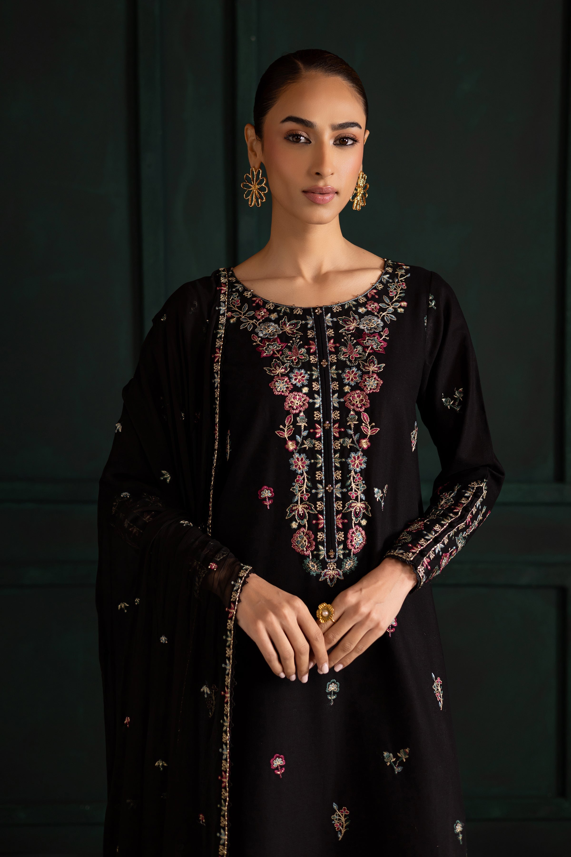 Night Flower – Embroidered Lawn 3 Piece Suit