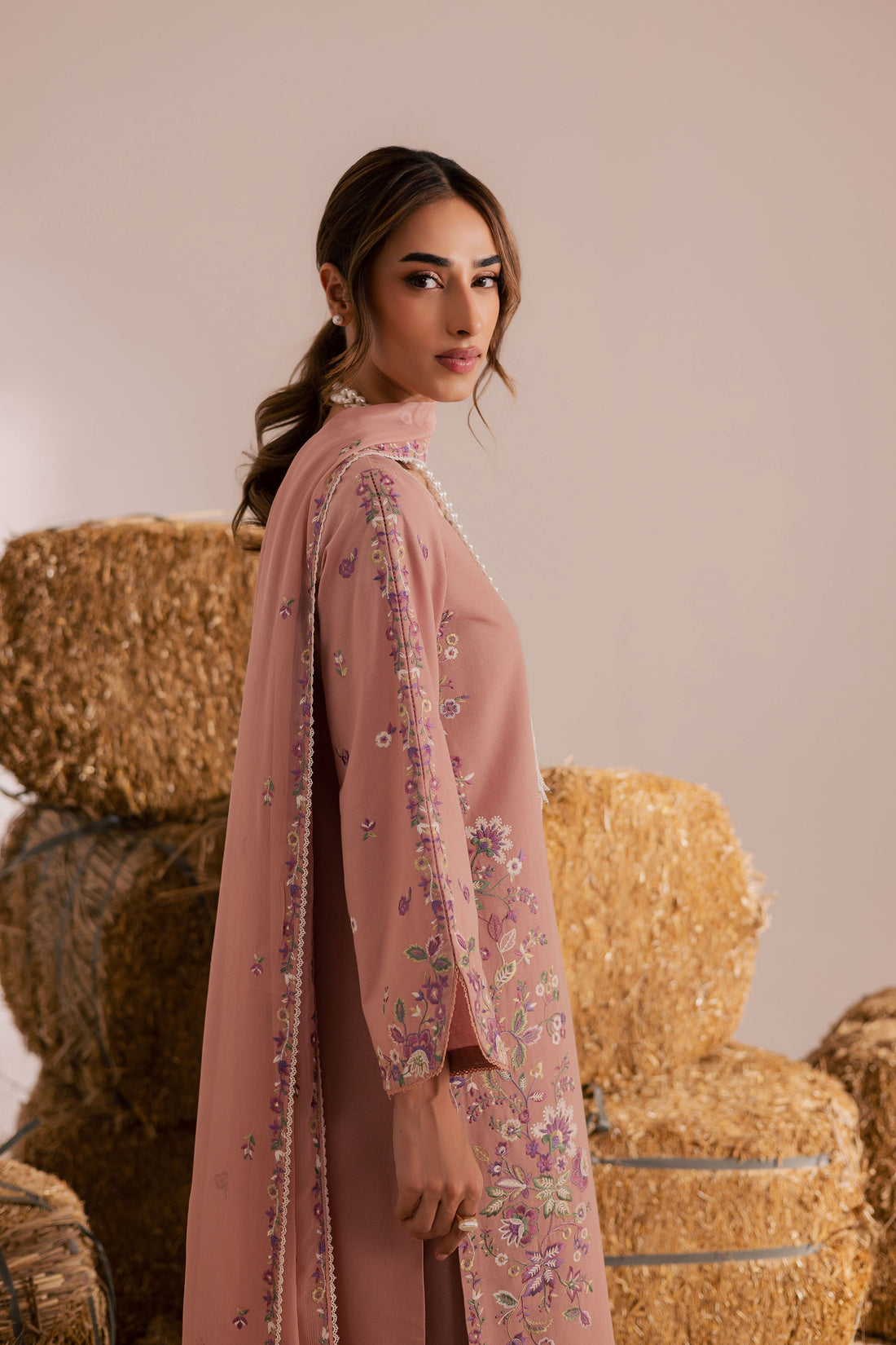 Pink Crimora – Embroidered Lawn 3 Piece Suit