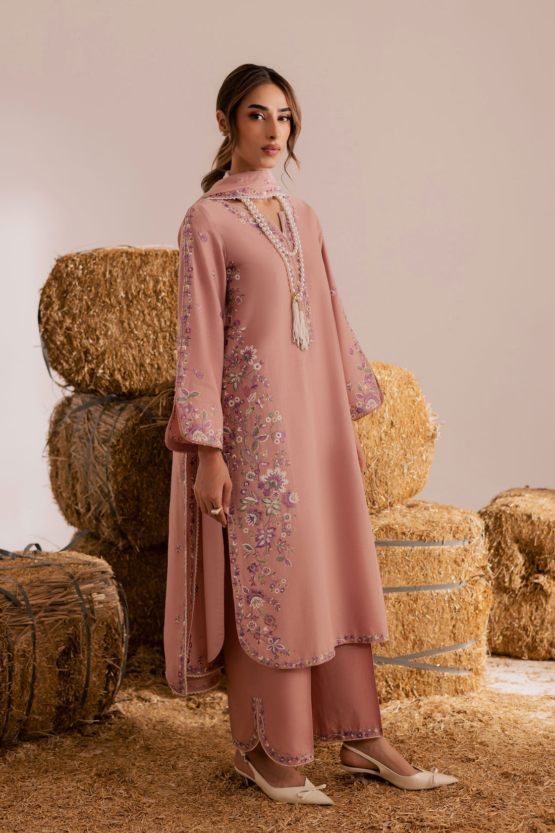 Pink Crimora – Embroidered Lawn 3 Piece Suit